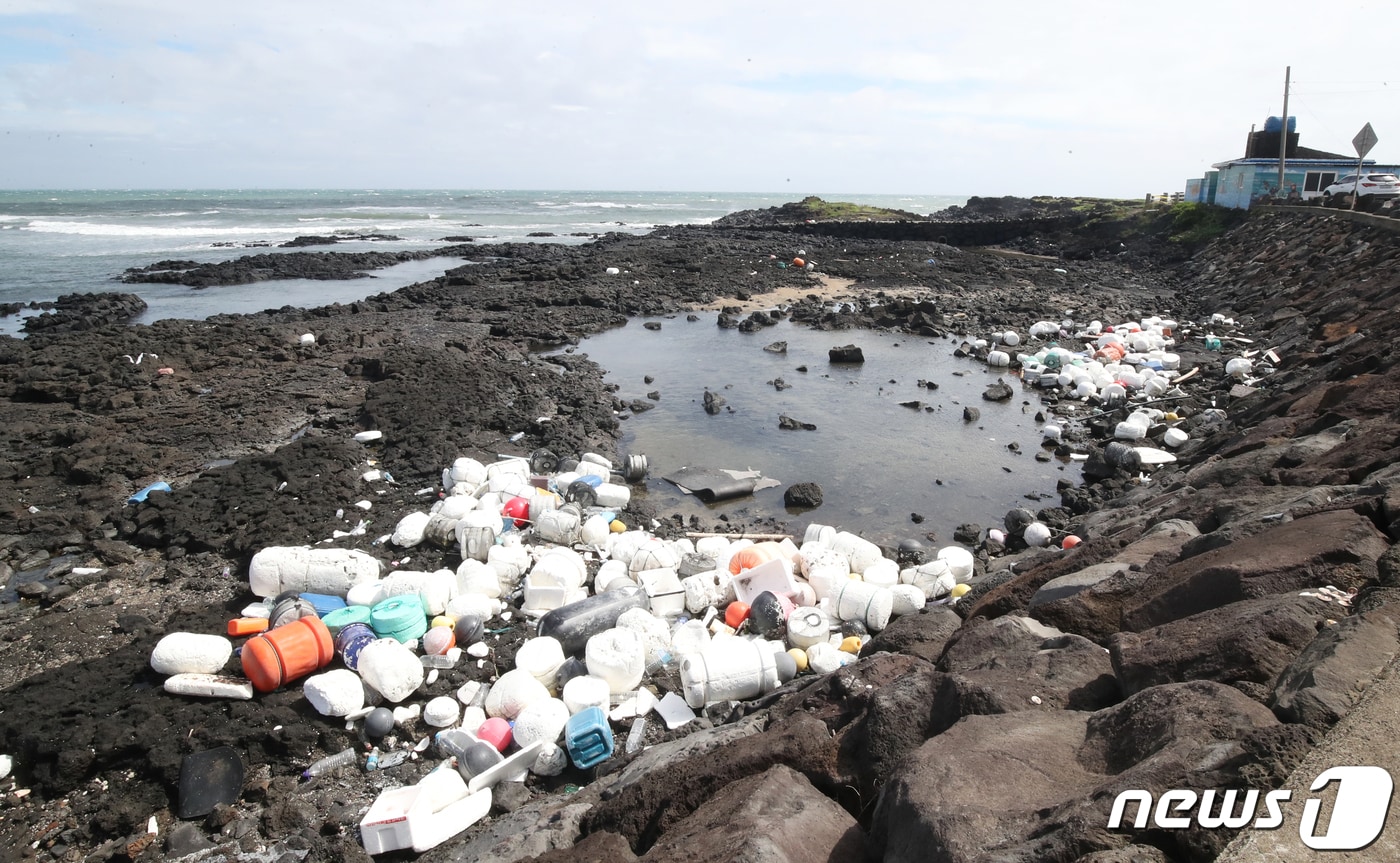 제주 해안에 밀려든 쓰레기(자료사진)/뉴스