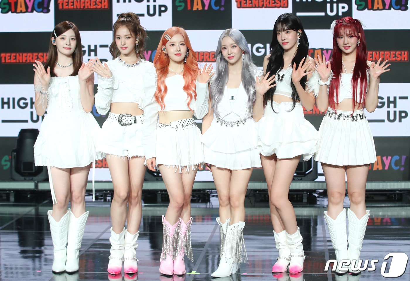 그룹 스테이씨(STAYC)의 세은(왼쪽부터)과 재이, 시은, 수민, 윤,아이사 ⓒ News1