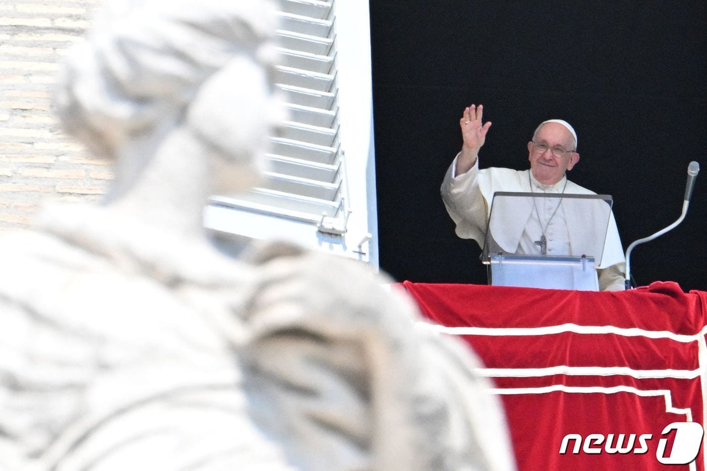 프란치스코 교황이 20일(현지시간) 바티칸에서 삼종기도를 인도하고 있다. 2023.08.20/뉴스1 ⓒ AFP=뉴스1 ⓒ News1 김민수 기자