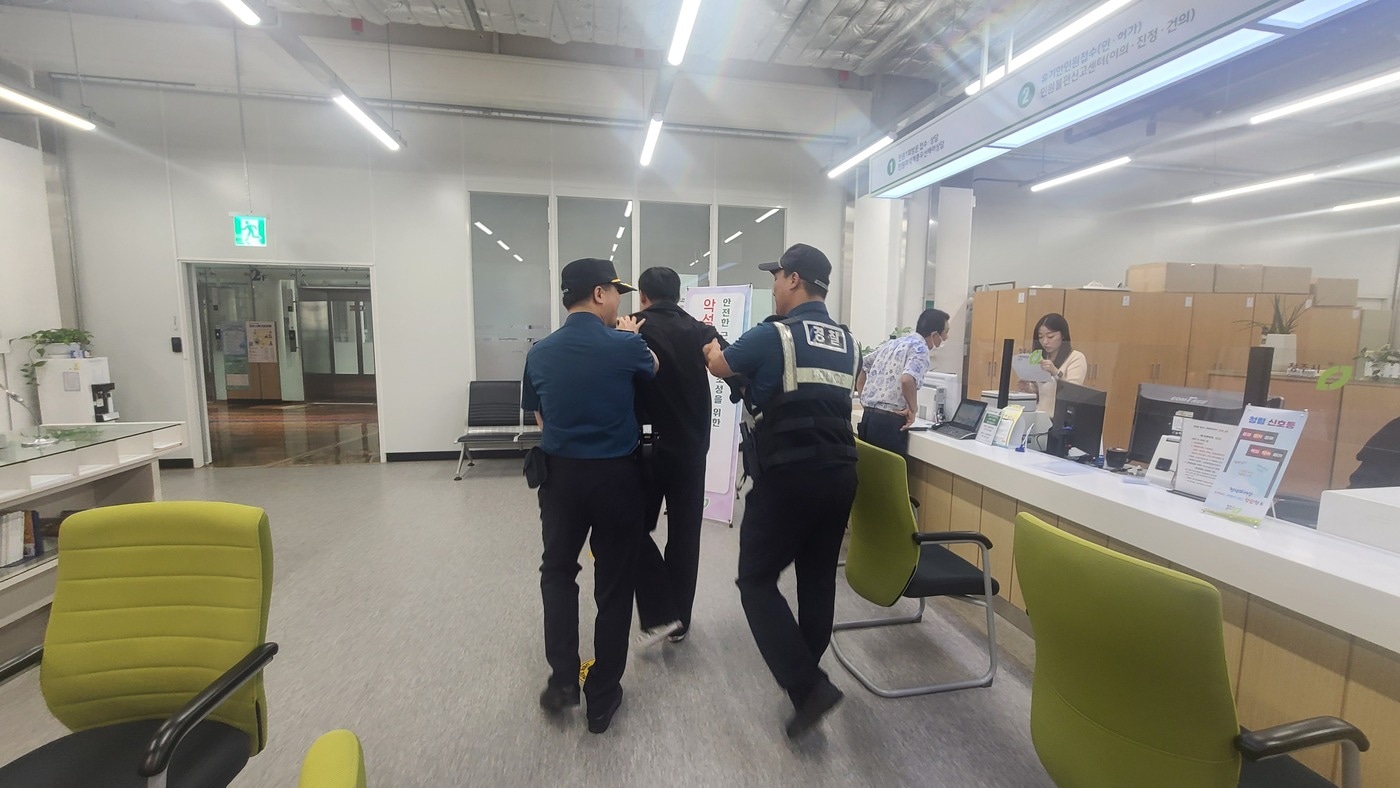 청주시 악성 민원인 대응 모의훈련.(시제공) / 뉴스1 