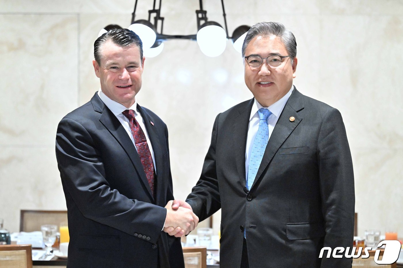 박진 외교부 장관이 30일 토드 영 미국 상원의원을 접견하고 한미동맹, 경제협력, 한미일 정상회의 성과 등에 대해 논의했다. (외교부 제공) 2023.8.30./뉴스1