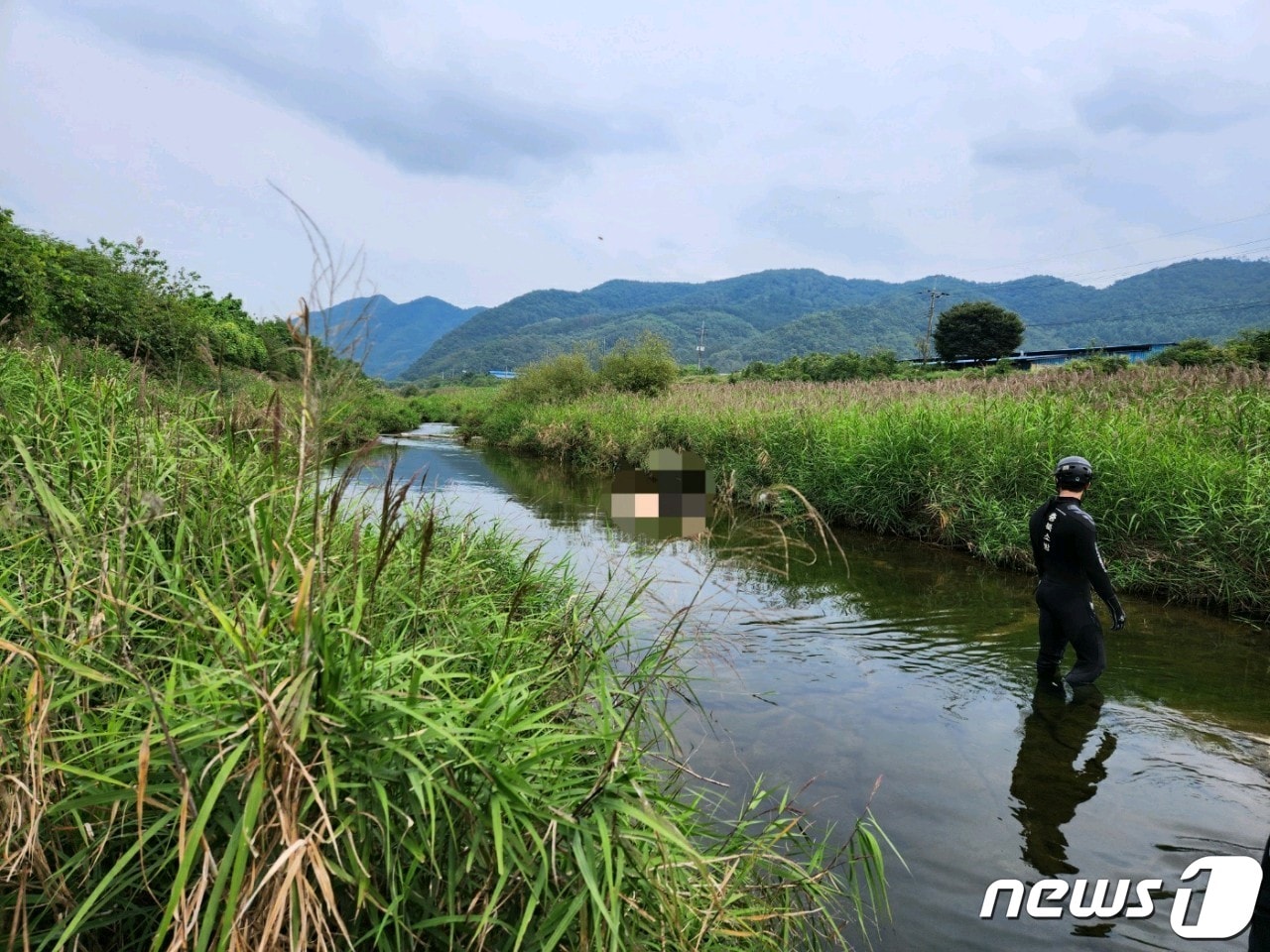 12일  오후 1시34분쯤 충북 보은군 마로면 관기리 인근 적암천에서 한 여성의 시신이 발견됐다. &#40;보은소방서 제공&#41;