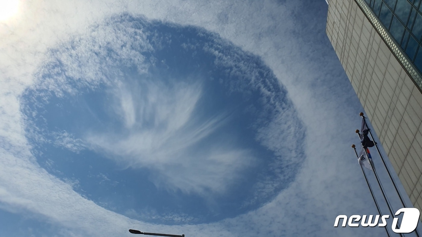 춘천 하늘에 펼쳐진 구름.(독자 제공)