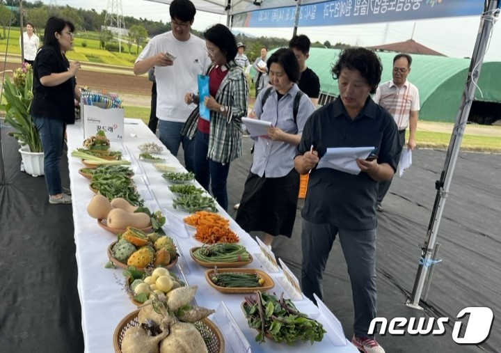 14일 아열대 작물 전시·시식회가 열리고 있다.(충남도 제공)/뉴스1