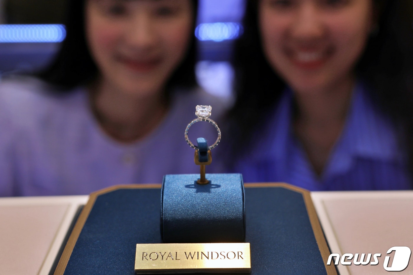 "진짜랑 같은데 가격 저렴"...백화점서 파는 실험실 다이아에 지갑 연다 - 뉴스 썸네일 이미지