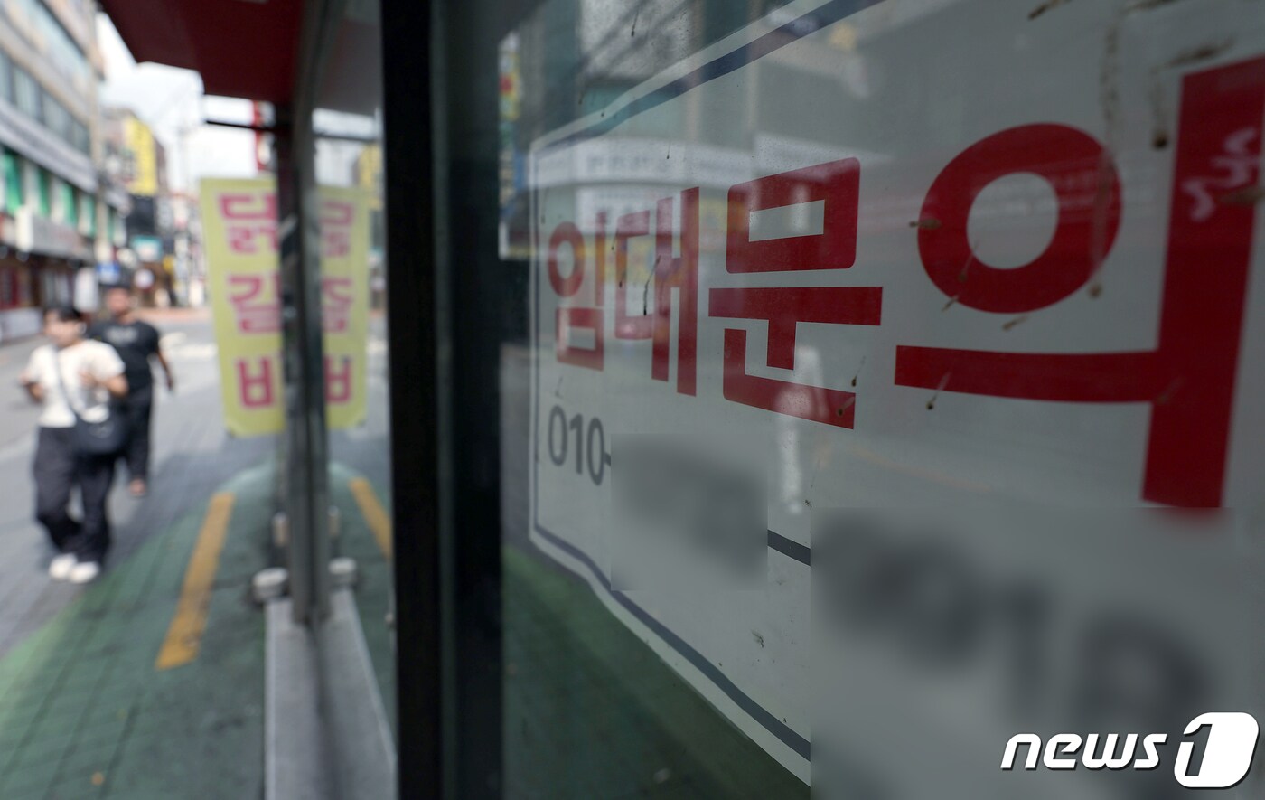 서울 도심 대학가 앞 상가 곳곳이 텅 비어 임대문의 등이 붙어 있다.  2023.9.17/뉴스1 ⓒ News1 박정호 기자