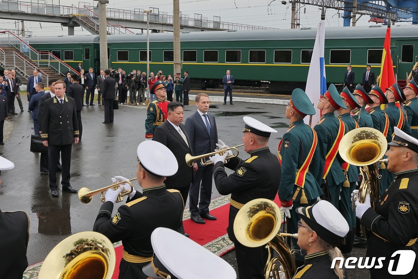 (평양 노동신문=뉴스1) = 북한 노동당 기관지 노동신문은 18일 "김정은 동지가 러시아 연방에 대한 공식 친선방문 일정을 성과적으로 마치고 17일 블라디보스토크시를 출발했다"라고 전했다. [국내에서만 사용가능. 재배포 금지. DB 금지. For Use Only in the Republic of Korea. Redistribution Prohibited] rodongphoto@news1.kr