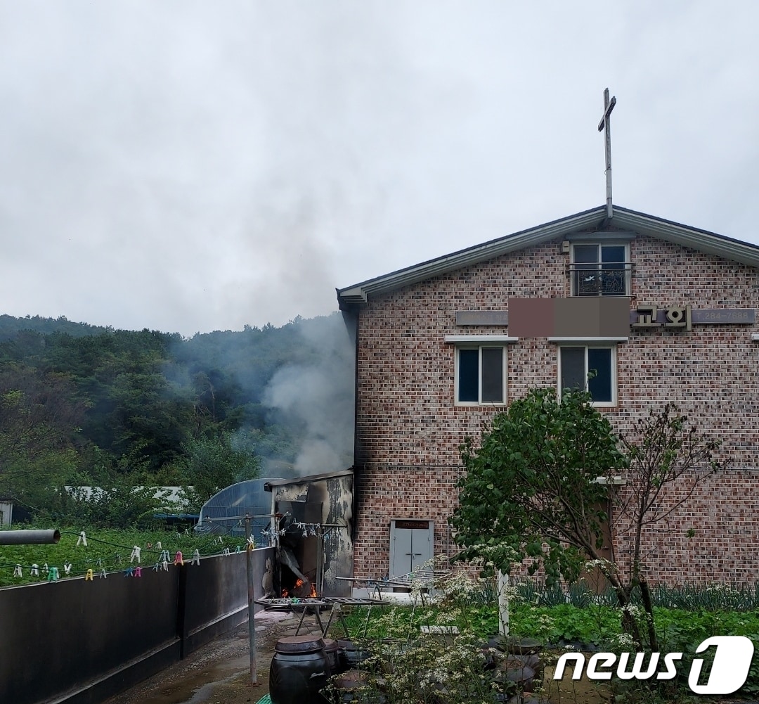 21일 낮 12시25분께 전북 완주군 소양면의 한 교회 보일러실에서 불이 났다.&#40;전북소방본부 제공&#41;2023.9.21/뉴스1