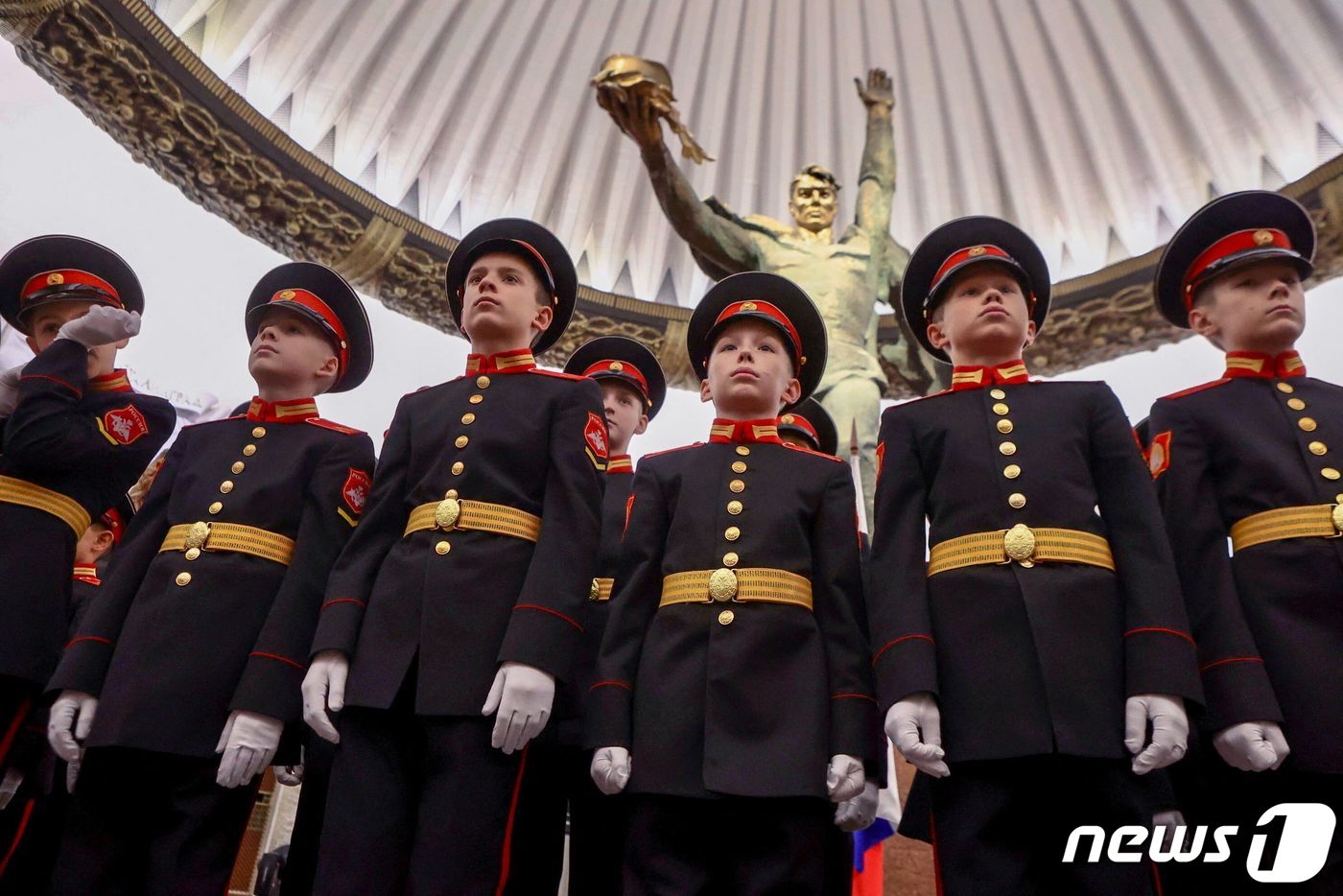 23일(현지시간) 러시아의 수보로프 군사 학교 간부 후보생이 모스크바 포클로나야 언덕에 있는 전쟁 박물관에서 열린 입학식에 참석을 하고 있다. 2023,9,24 <자료사진>ⓒ AFP=뉴스1 ⓒ News1 우동명 기자