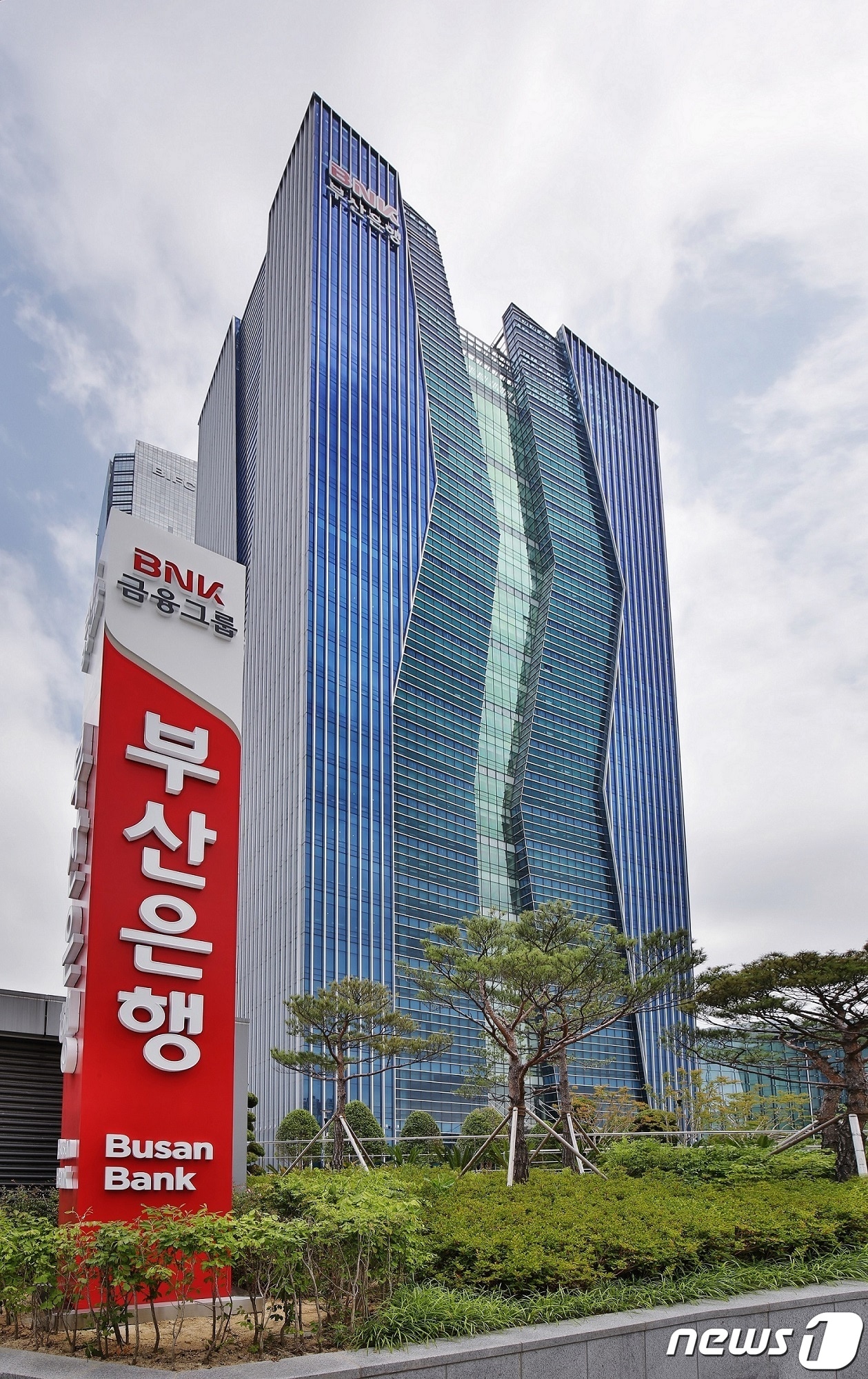 BNK부산은행 본점 전경./뉴스1 DB