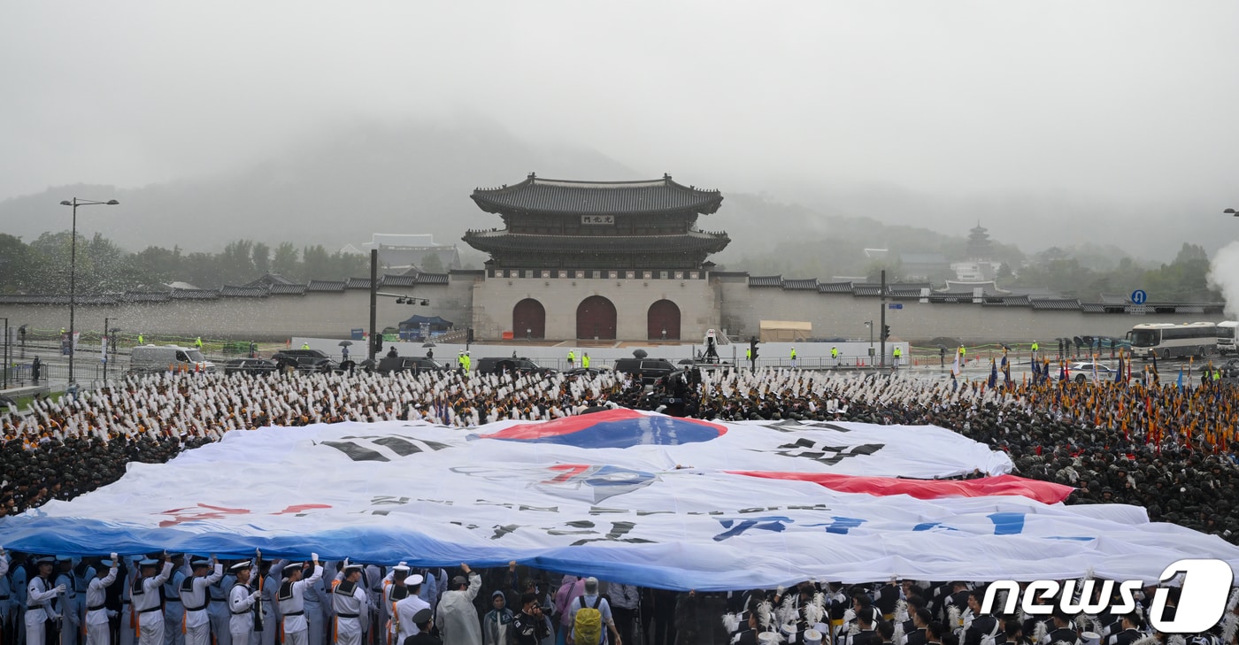 국군의 날이자 화요일인 1일 충북과 세종은 대체로 흐리고 오전부터 오후 사이 5㎜ 미만의 비가 내리겠다.&#40;사진은 기사와 무관함&#41;/뉴스1