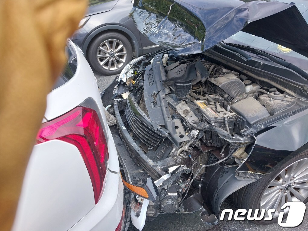 30일 경남 통영 무전동에서 발생한 교통사고 현장 모습.(경남소방본부 제공)