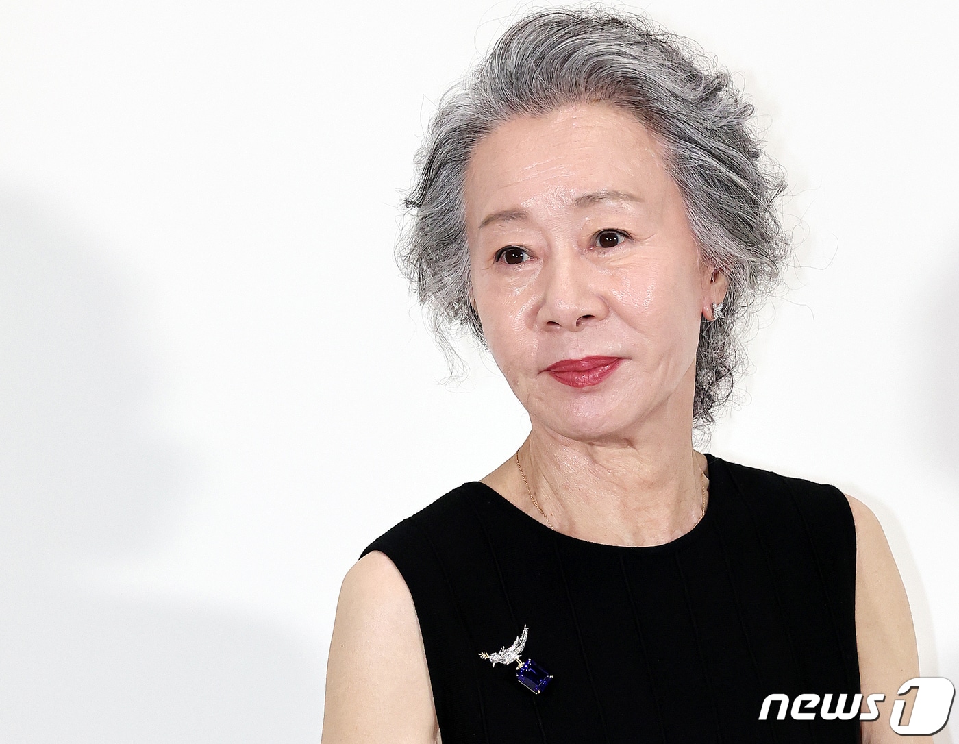 배우 윤여정이 4일 오후 서울 용산구 아모레퍼시픽 미술관에서 열린 설화수 X 아모레퍼시픽 미술관 ‘아트 & 헤리티지 나이트’ 포토 행사에 참석해 포즈를 취하고 있다. 2023.9.4/뉴스1 ⓒ News1 김진환 기자