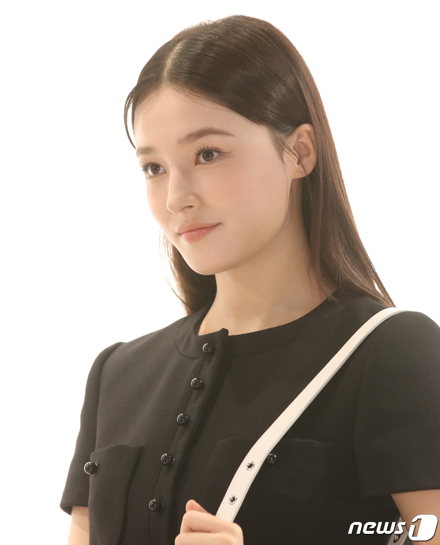 모모랜드 전 멤버 낸시가 5일 서울 서초구 찰스앤키스 강남 플래그십 매장에서 진행된 오프닝 이벤트에서 포즈를 취하고 있다. 2023.9.5/뉴스1 ⓒ News1 권현진 기자