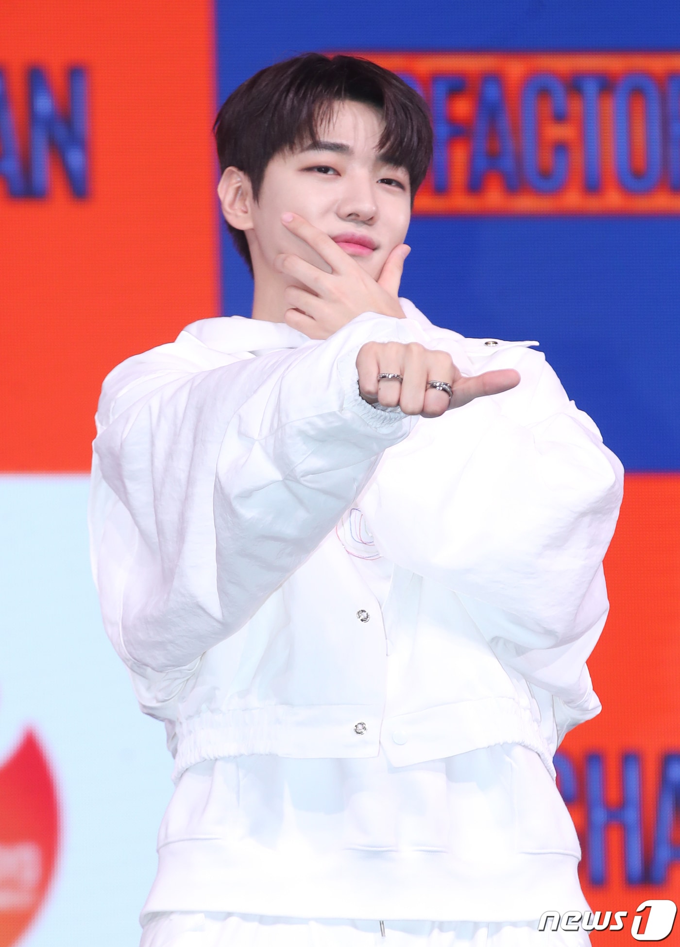 그룹 DKZ(디케이지)의 재찬이 6일 서울 광진구 예스24라이브홀에서 가진 미니 1집 '제이씨팩토리(JCFACTORY)‘ 쇼케이스에서 포즈를 취하고 있다. 2023.9.6/뉴스1 ⓒ News1 권현진 기자