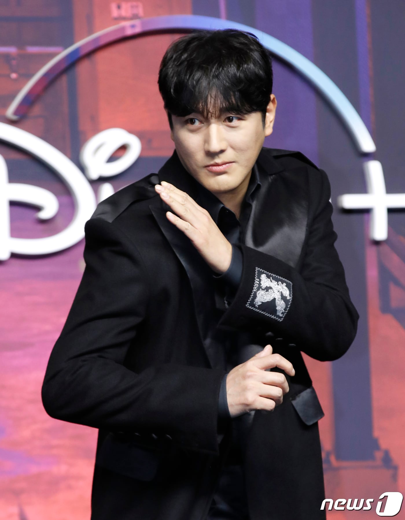 배우 조한선이 15일 서울 영등포구 콘래드서울 호텔에서 열린 디즈니+ 오리지널 시리즈 '킬러들의 쇼핑몰' 제작발표회에서 포즈를 취하고 있다. '킬러들의 쇼핑몰'은 삼촌 정진만(이동욱 분)이 남긴 위험한 유산으로 인해 수상한 킬러들의 표적이 된 조카 정지안(김혜준 분)의 생존기를 다룬 스타일리시 뉴웨이브 액션 드라마다. 2024.1.15/뉴스1 ⓒ News1 권현진 기자