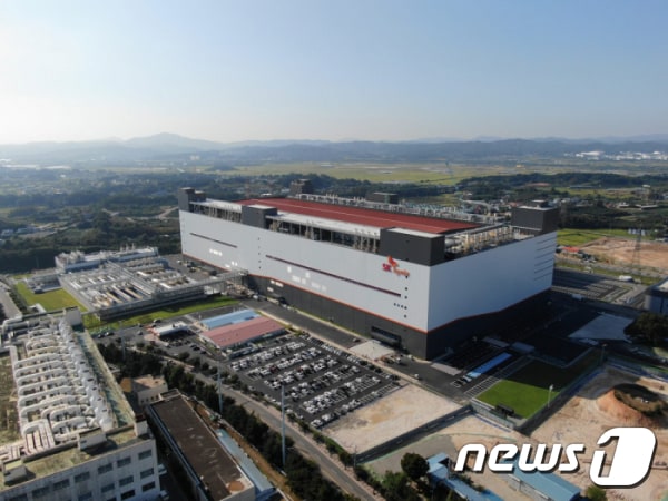 SK하이닉스 청주사업장 전경. (SK하이닉스 제공) ⓒ News1 강태우 기자