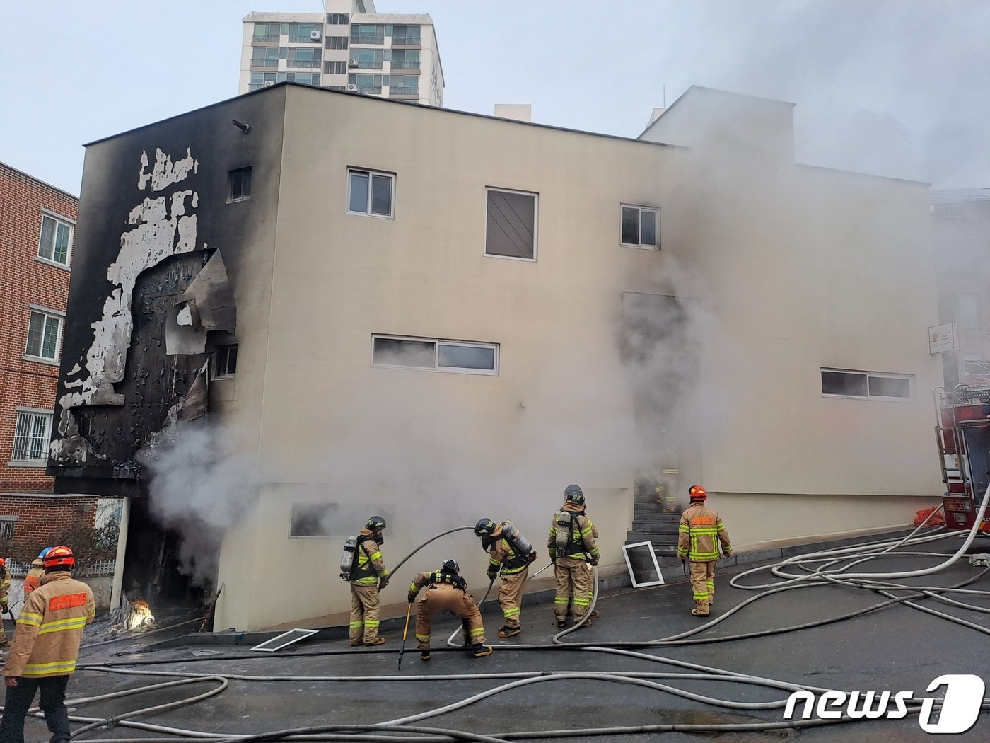 3일 오후 2시17분께 전북 전주시 완산구 중화산동의 한 음식점 지하 창고에서 불이 났다.&#40;전북소방본부 제공&#41;2023.1.3/뉴스1