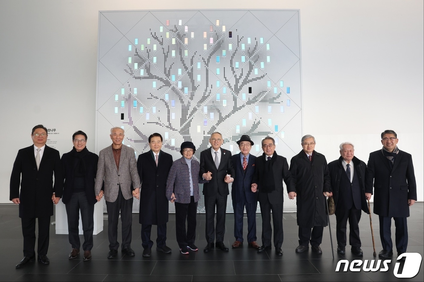 유인촌 장관이 역대 문화체육관광부 장관들과 만나 미래 문화전략을 논의했다. 문화체육관광부 제공.