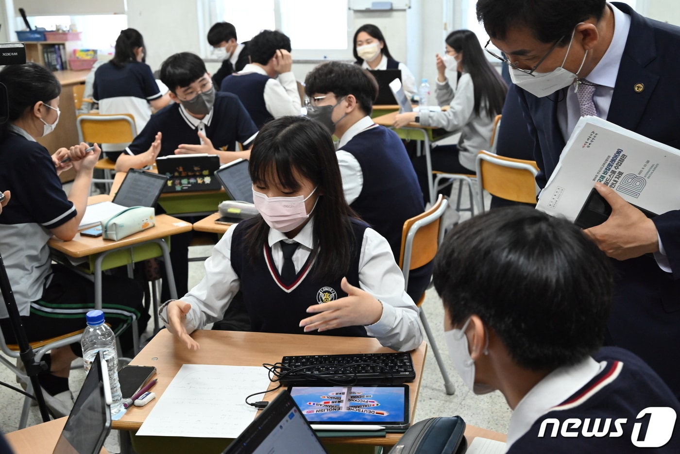 대구 공교육에서 처음으로 국제바칼로레아&#40;IB&#41; 디플로마프로그램&#40;DP&#41;을 이수한 경북대 사범대학 부설고교&#40;경북대 사대부고&#41; 학생들이 올해 우수한 대입 성적을 거둔 것으로 나타났다. 사진은 IB 프로그램 공개 수업 모습. &#40;대구교육청 제공&#41;/뉴스1