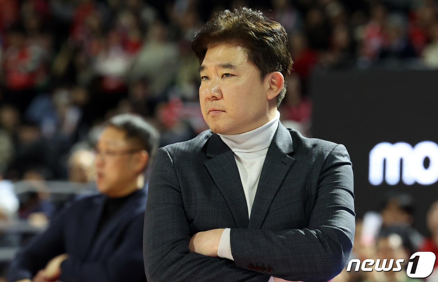 5일 오후 서울 송파구 잠실학생체육관서 열린 '2023-2024 정관장 프로농구' 서울SK와 고양 소노의 경기에서 소노 김승기 감독이 경기를 지켜 보고 있다. 2024.1.5/뉴스1 ⓒ News1 김명섭 기자