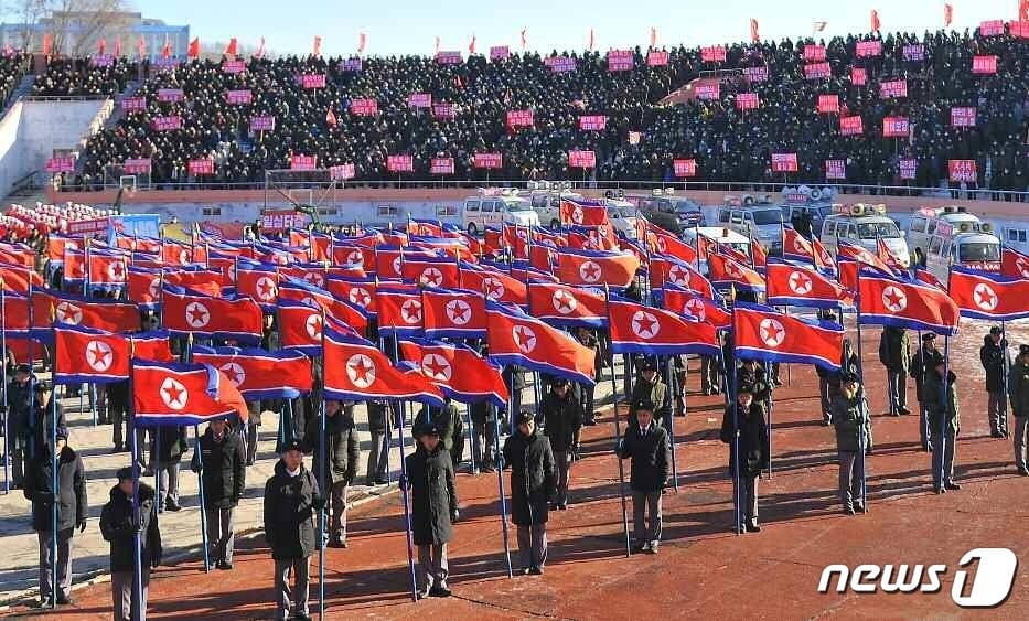 (평양 노동신문=뉴스1) = 북한 노동당 기관지 노동신문은 9일 평안남·북도, 황해남도, 함경북도, 양강도, 남포시 등에서 궐기대회를 열고 모든 부문, 모든 단위에서 5개년 계획 수행의 실천적 담보를 확보할 것을 촉구했다고 보도했다. [국내에서만 사용가능. 재배포 금지. DB 금지. For Use Only in the Republic of Korea. Redistribution Prohibited] rodongphoto@news1.kr