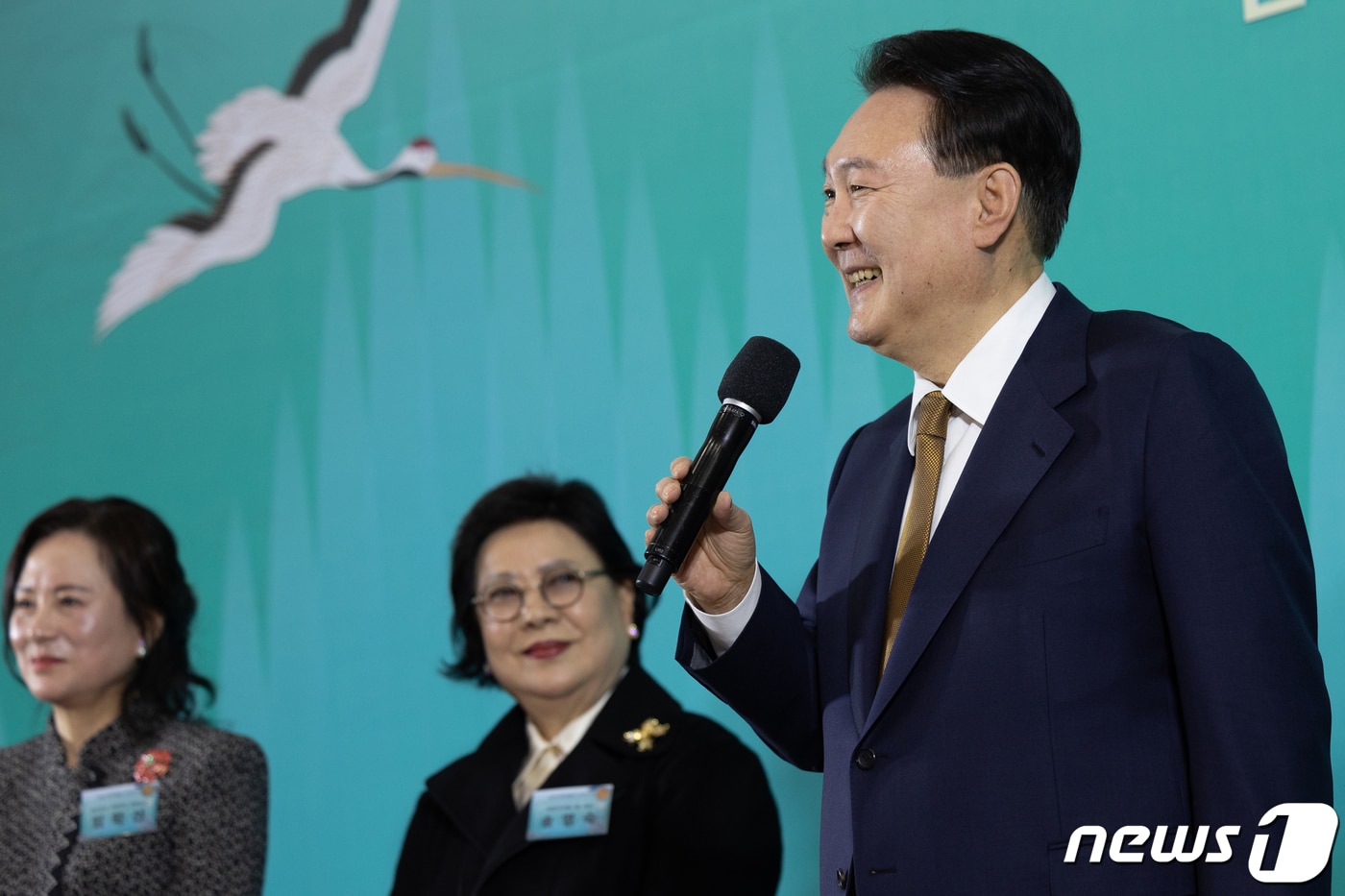 윤석열 대통령이 9일 서울 서초구 예술의전당에서 열린 2024 문화예술인 신년인사회에서 격려사를 하고 있다. (대통령실 제공) 2024.1.9/뉴스1 ⓒ News1 오대일 기자