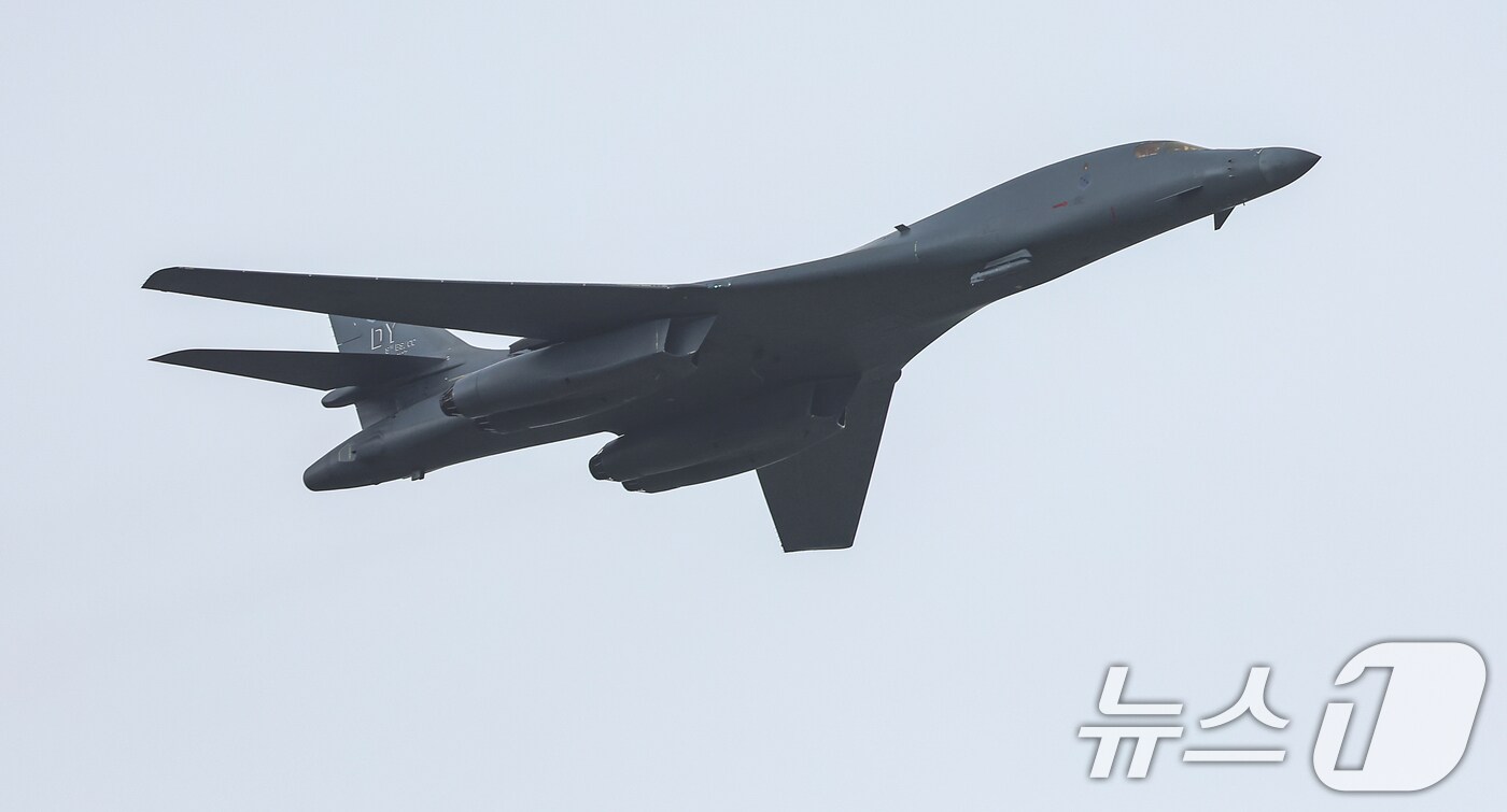 미 공군 전략폭격기 B-1B '랜서';2024.10.1/뉴스1 ⓒ News1 김도우 기자