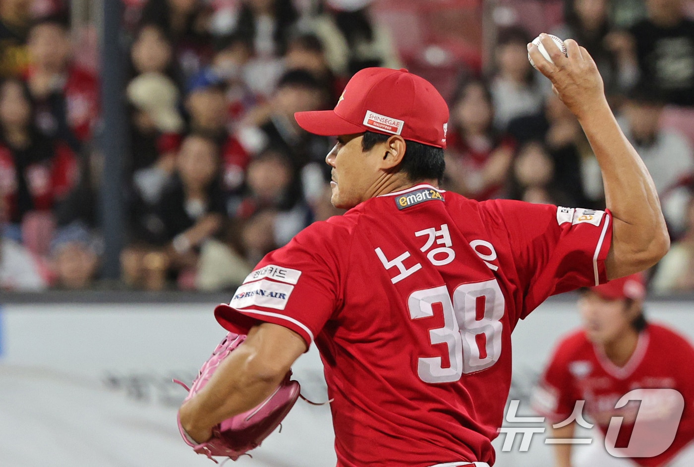 SSG 랜더스 투수 노경은은 통산 100홀드까지 1개만 남겨뒀다. 뉴스1 DB ⓒ News1 장수영 기자