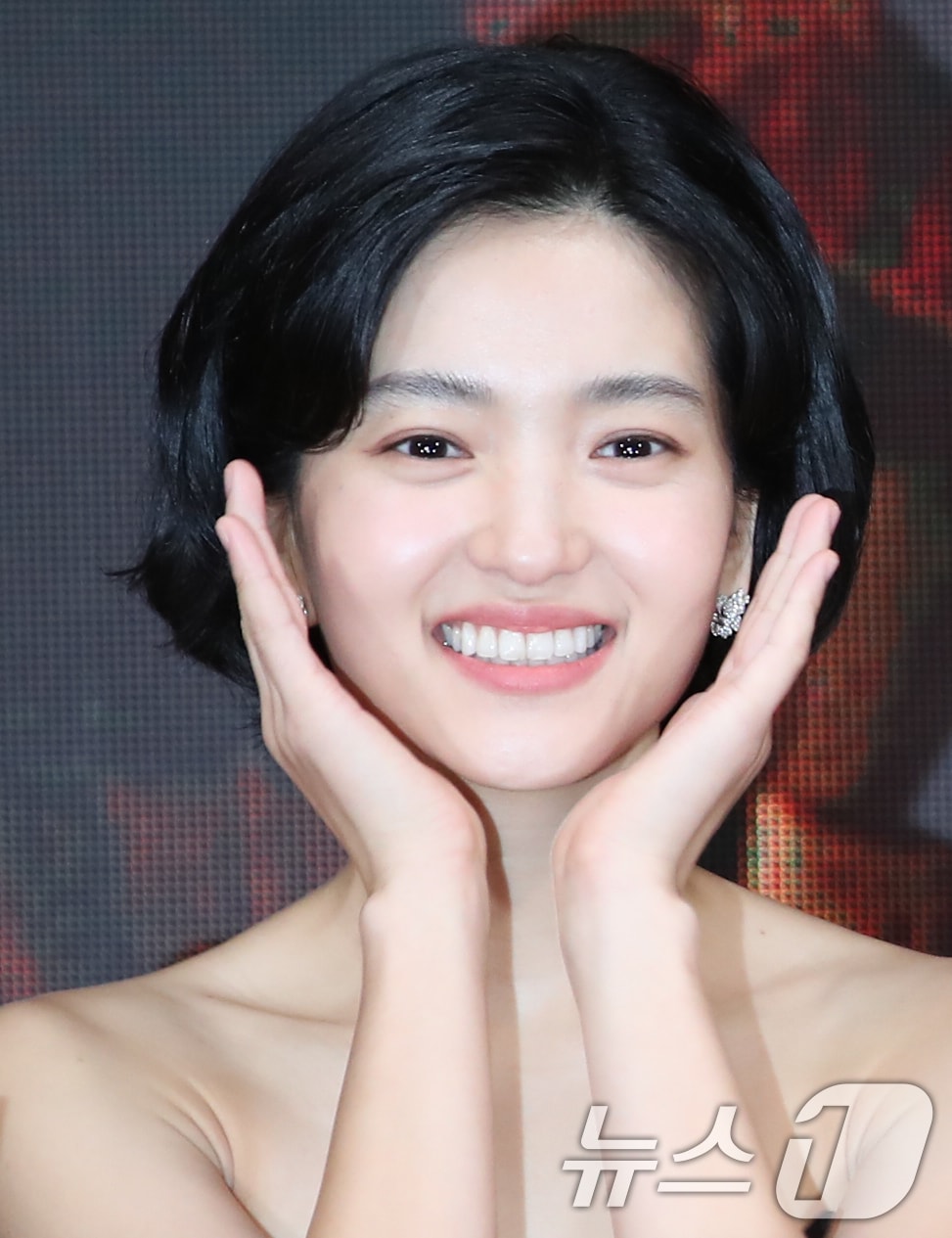 배우 김태리가 10일 서울 영등포구 콘래드 서울 호텔에서 열린 tvN 새 토일드라마 '정년이' 제작발표회에서 포즈를 취하고 있다. '정년이'는 1950년대 한국전쟁 후 최고의 국극 배우에 도전하는 '타고난 소리 천재' 정년이(김태리 분)를 둘러싼 경쟁과 연대, 그리고 찬란한 성장기를 그리는 드라마다. 2024.10.10/뉴스1 ⓒ News1 권현진 기자