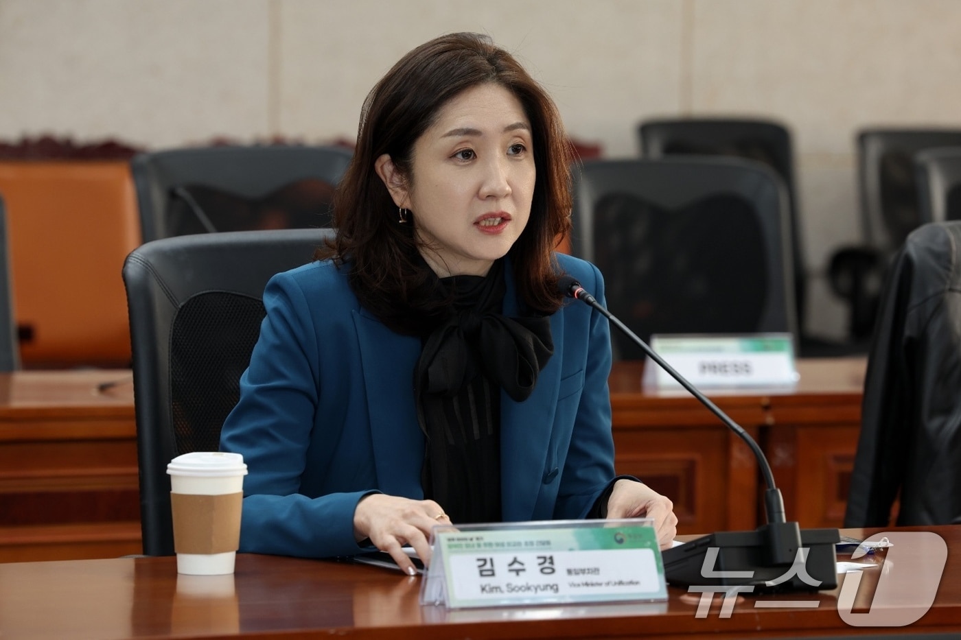 김수경 통일부 차관이 유엔이 지정한 '세계 여아의 날'을 앞둔 10일 서울 종로구 남북관계관리단에서 열린 탈북민 모녀 및 주한 여성 외교관 초청 간담회에서 환영사를 하고 있다. (통일부 제공) 2024.10.10/뉴스1