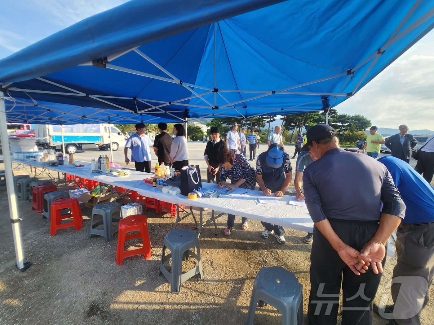 제2중앙경찰학교 전북 남원 유치를 위한  서명활동 모습.&#40;남원시 제공&#41;/뉴스1