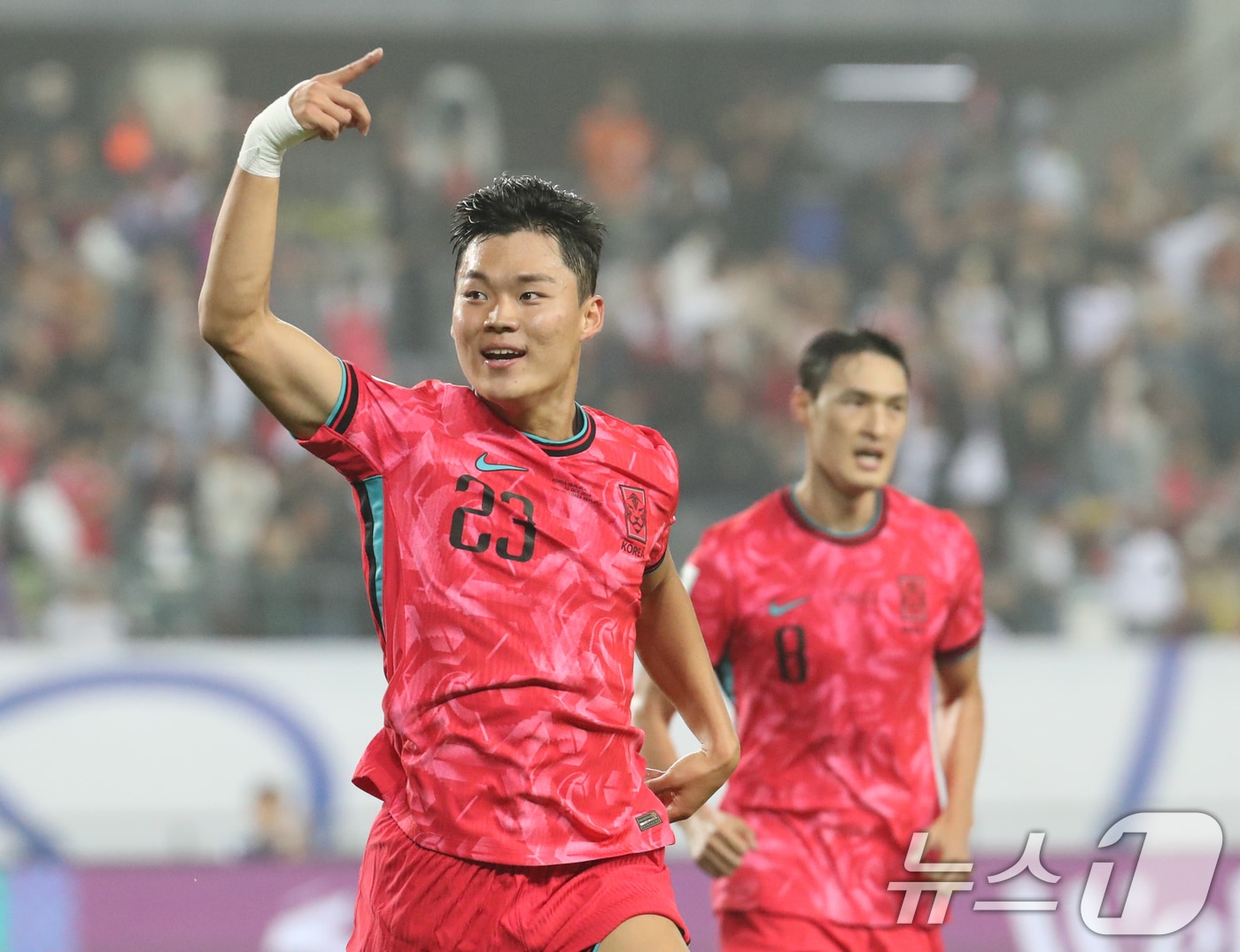 15일 오후 경기 용인시 처인구 용인미르스타디움에서 열린 2026 국제축구연맹(FIFA) 북중미 월드컵 아시아 3차 예선 B조 4차전 대한민국과 이라크의 경기, 대한민국 오현규가 추가골을 넣은 후 기뻐하고 있다. 2024.10.15/뉴스1 ⓒ News1 김영운 기자