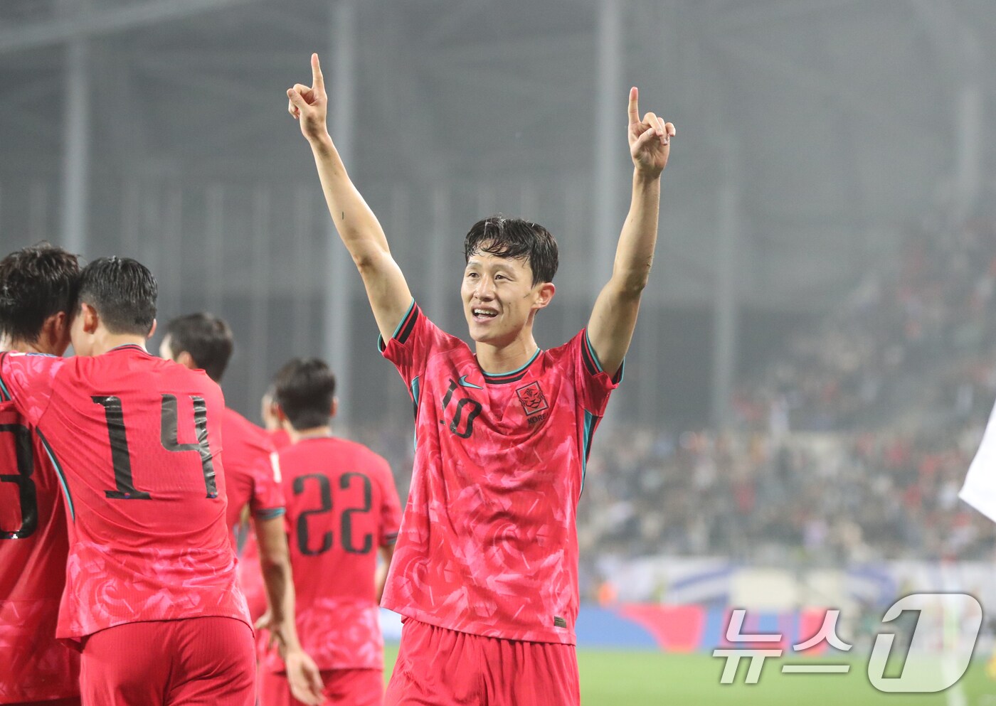 15일 오후 경기 용인시 처인구 용인미르스타디움에서 열린 2026 국제축구연맹(FIFA) 북중미 월드컵 아시아 3차 예선 B조 4차전 대한민국과 이라크의 경기, 대한민국 이재성이 골을 넣은 뒤 기뻐하고 있다. 2024.10.15/뉴스1 ⓒ News1 김영운 기자