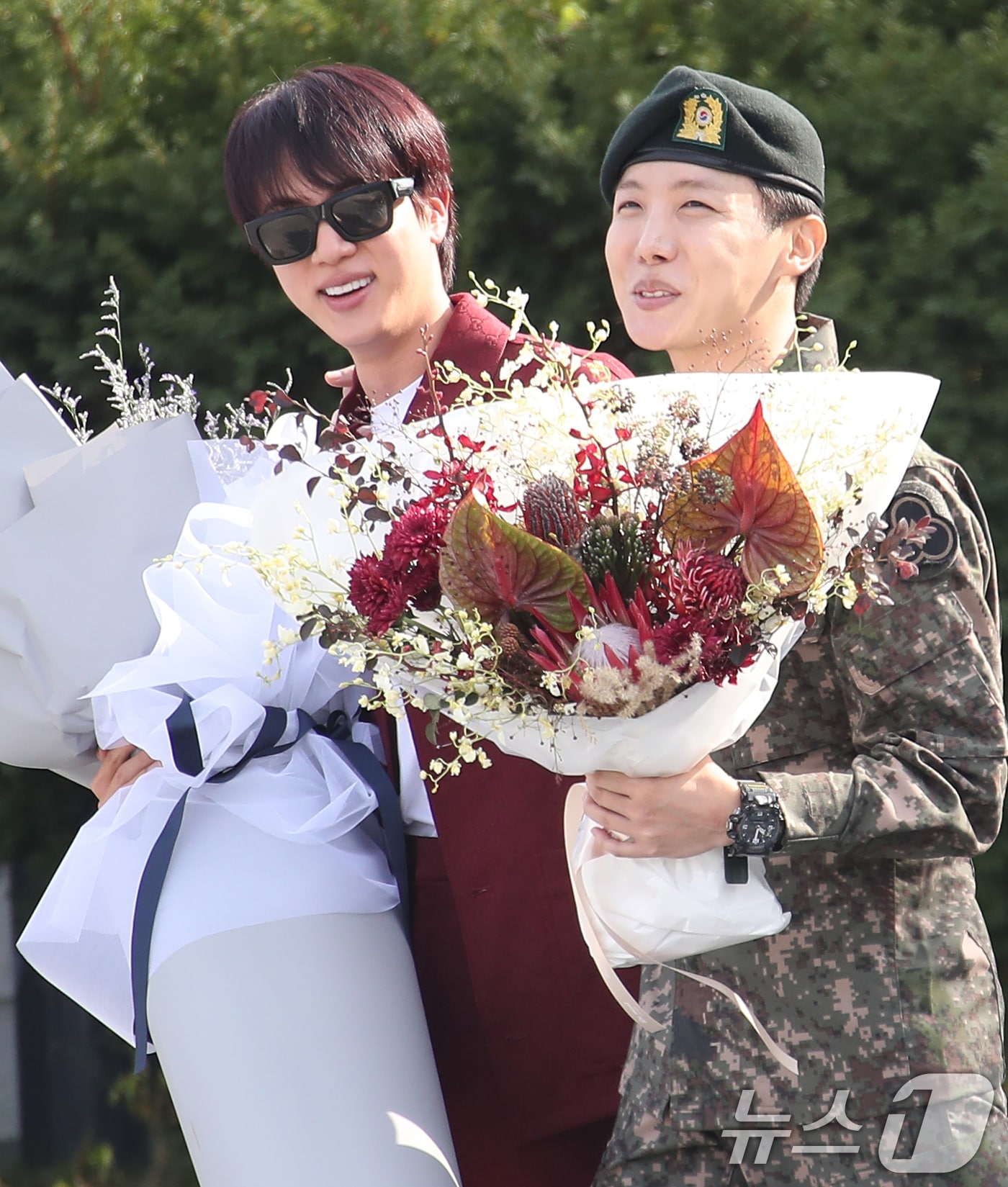 방탄소년단(BTS) 진(왼쪽), 제이홉 ⓒ 뉴스1 권현진 기자