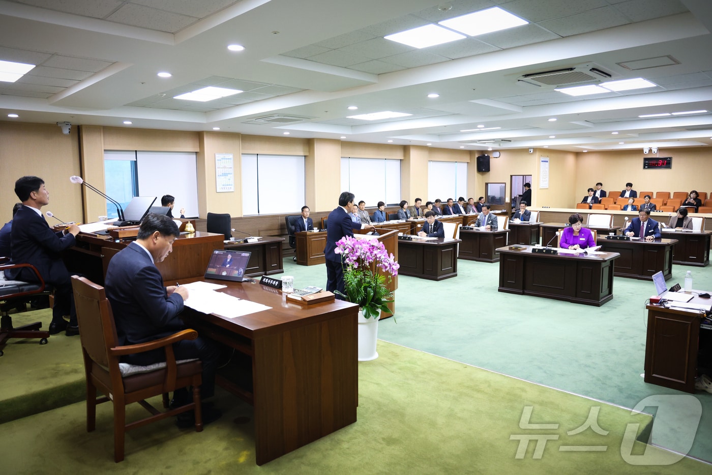 22일 청양군의회 본회의장에서 열린 제305회 임시회 본회의 모습. &#40;청양군의회 제공&#41; / 뉴스1