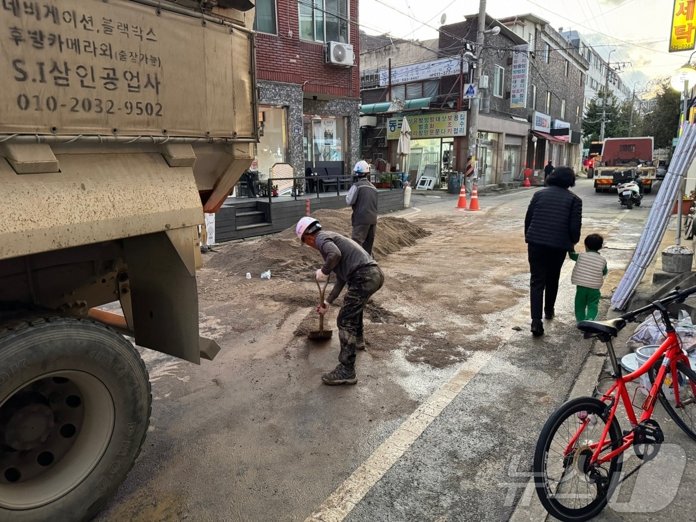 인천 부평구 일대 도시가스 공급이 중단된 가운데 인천도시가스 관계자들이 사안을 수습하고 있다.2024.10.23 ⓒ News1 박소영 기자