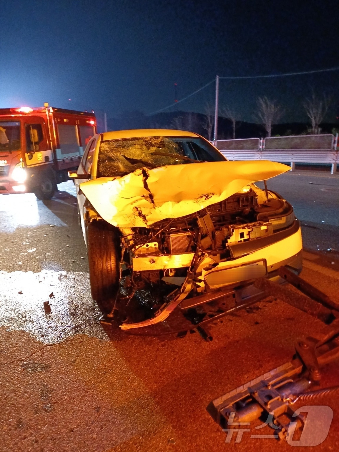  당진 정미면 사관리 교통사고 현장. (당진소방서 제공) / 뉴스1