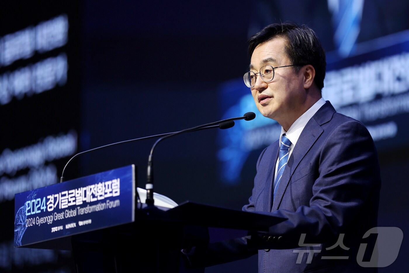 24일 오전 킨텍스에서 열린 2024 경기글로벌대전환포럼 개막식에서 김동연 경기도지사가 개회사를 하고 있다. (경기도 제공)