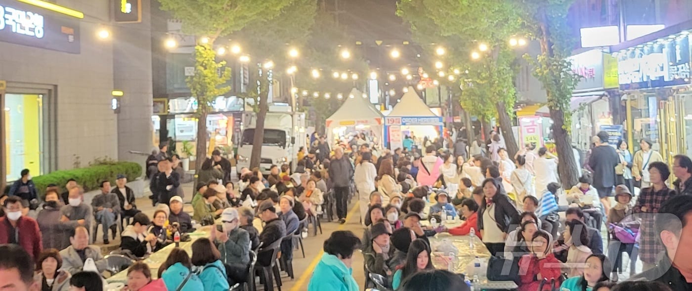 '2024 원주 만두축제'가 작년 10월 25일 강원 중앙동 전통시장과 문화의 거리, 지하상가 일대에서 '원주만두로路 맛지순례'라는 주제로 열린 모습. 2024.10.25/뉴스1 ⓒ News1 신관호 기자