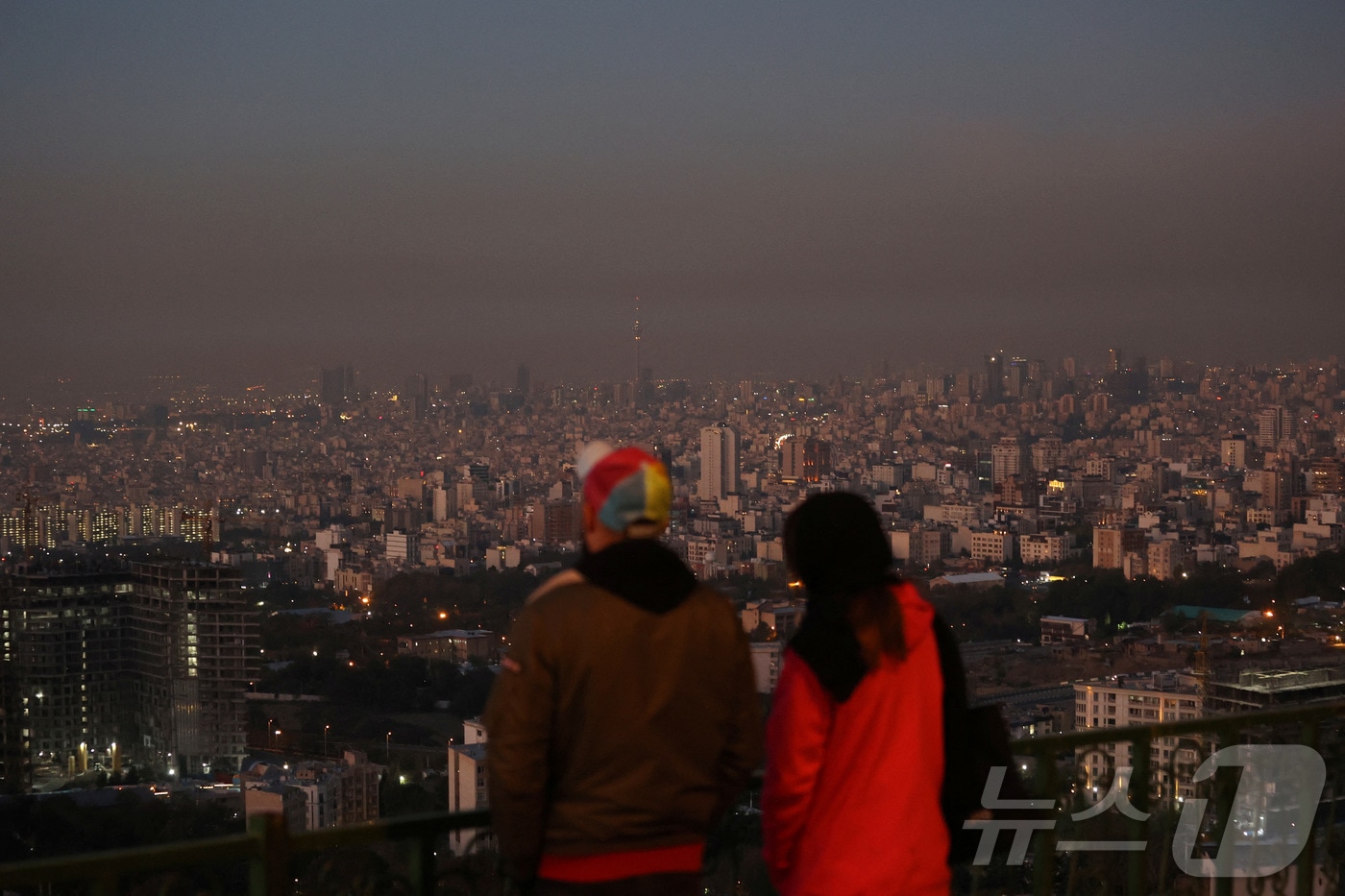 26일&#40;현지시간&#41; 이란 수도 테헤란에 대한 이스라엘의 공격 직후 테헤란의 모습. 2024.10.26. ⓒ 로이터=뉴스1 ⓒ News1 조소영 기자