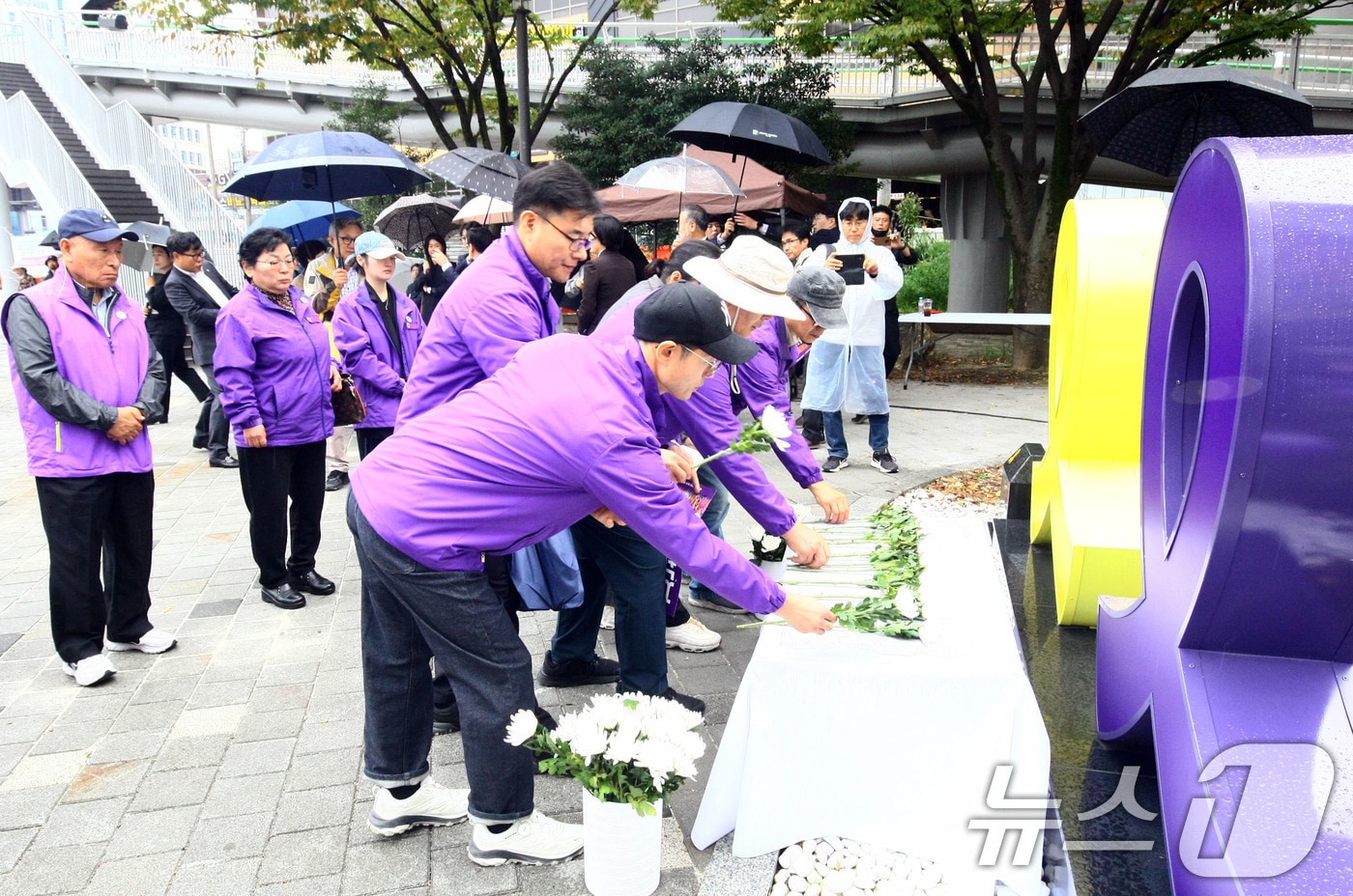 27일 오후 광주 남구 백운광장 일대에서 이태원 참사 유가족협의회 광주전남지부가 주관하는 참사 2주기 추모제가 열리고 있다. 2024.10.27/뉴스1 ⓒ News1 박지현 기자