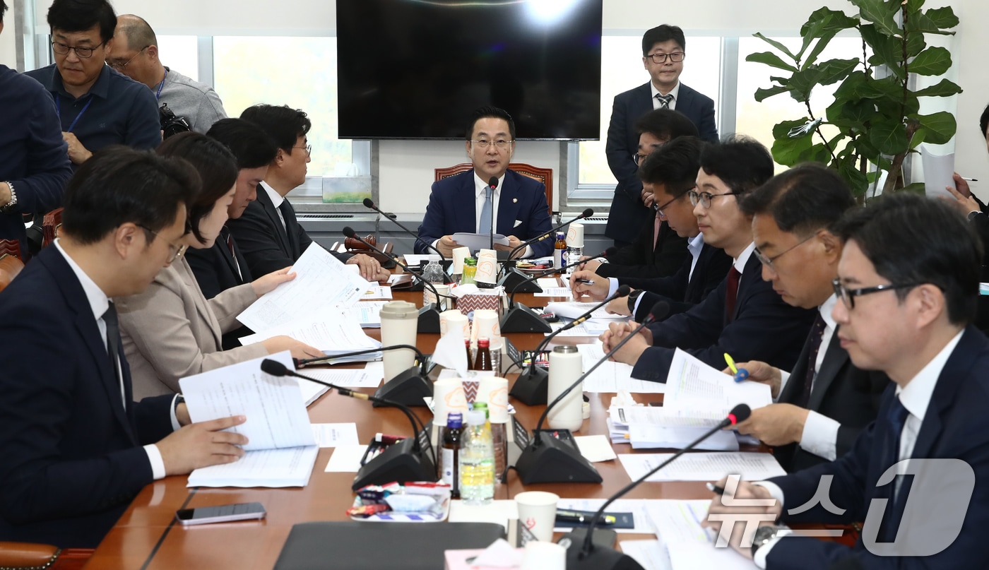 28일 오전 서울 여의도 국회에서 열린 운영위원회의 국회운영개선 소위원회를 박성준 소위원장이 주재하고 있다. 2024.10.28/뉴스1 ⓒ News1 이광호 기자