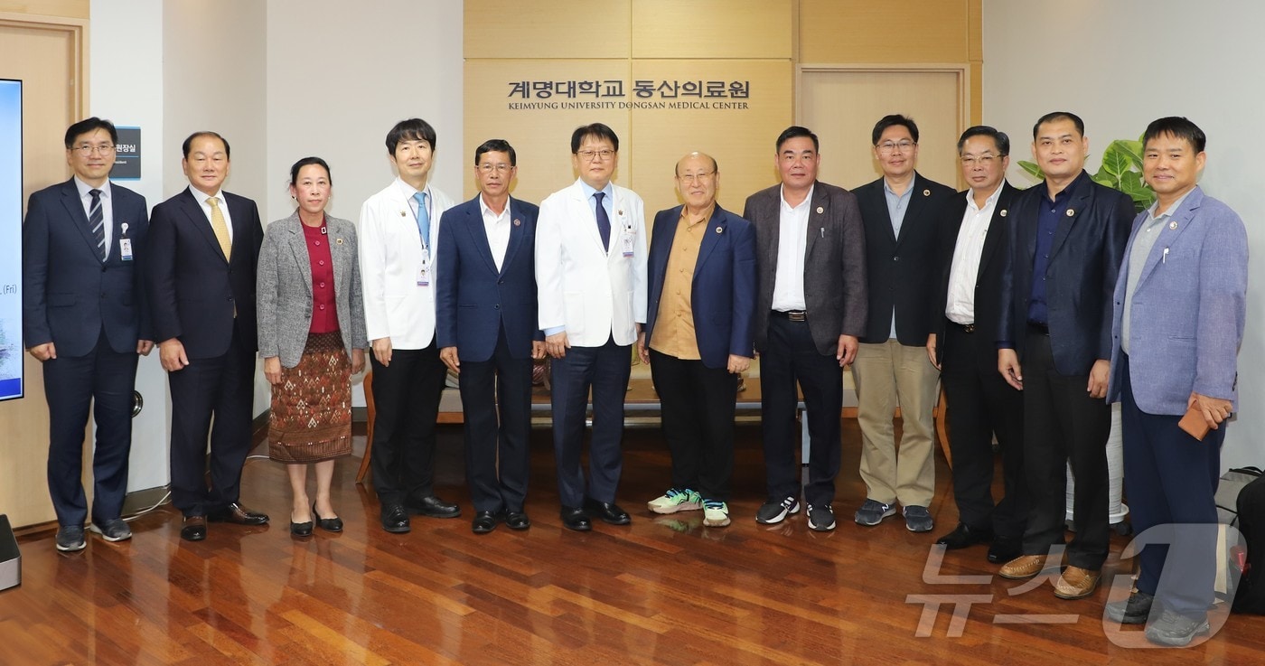 계명대 동산의료원은 28일 라오스 비엔티안 주 의회와 의료 인력 교류 등 상호 협력을 위한 업무협약을 체결했다고 밝혔다. &#40;동산의료원 제공&#41;/뉴스1