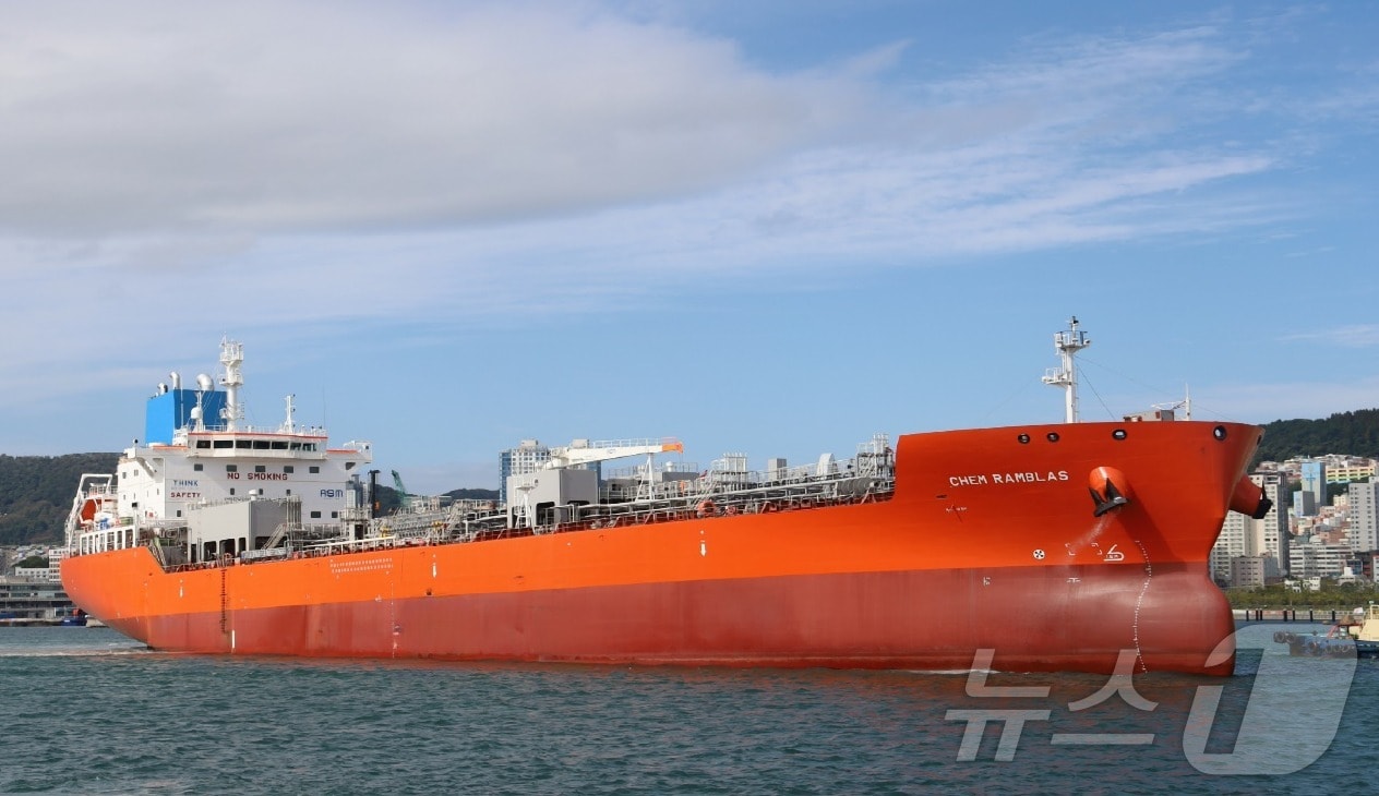 대선조선 3만3000DWT 스테인리스스틸 케미컬 탱커선.&#40;대선조선 제공&#41;