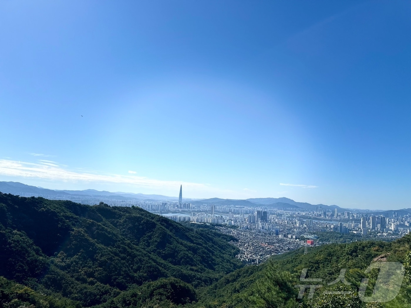 개천절인 지난 3일 경기 구리시 아차산 정상부에서 바라본 도심 풍경. 2024.10.3/뉴스1 ⓒ News1 이상휼 기자