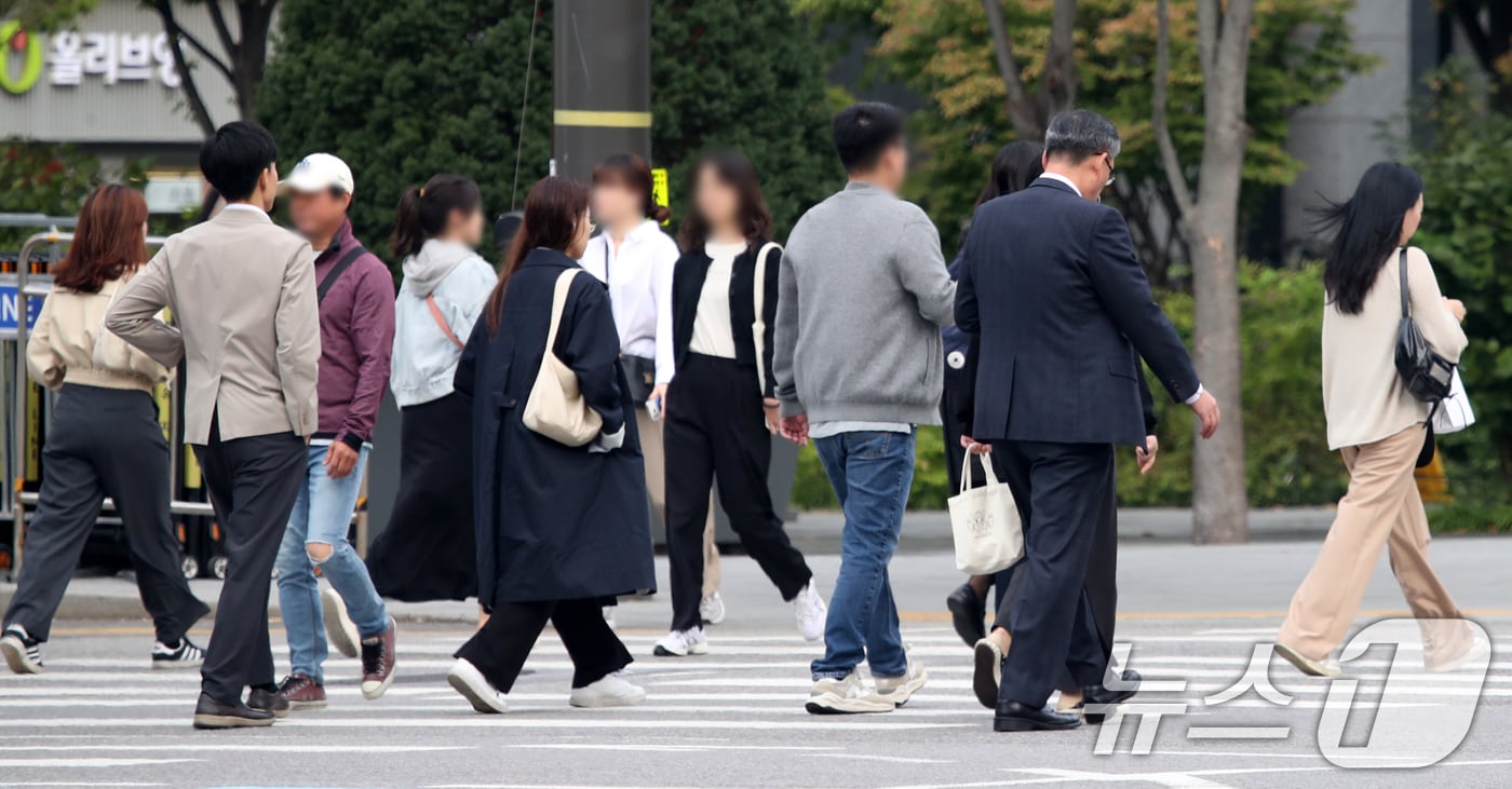 시민들이 발걸음을 옮기고 있다. &#40;사진은 기사 내용과 무관함&#41; / 뉴스1 ⓒ News1