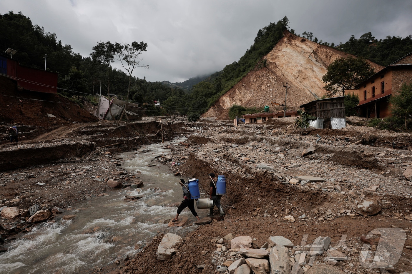 네팔에서 폭우로 인한 산사태가 발생했다. 2024.10.04. ⓒ 로이터=뉴스1 ⓒ News1 정윤영 기자