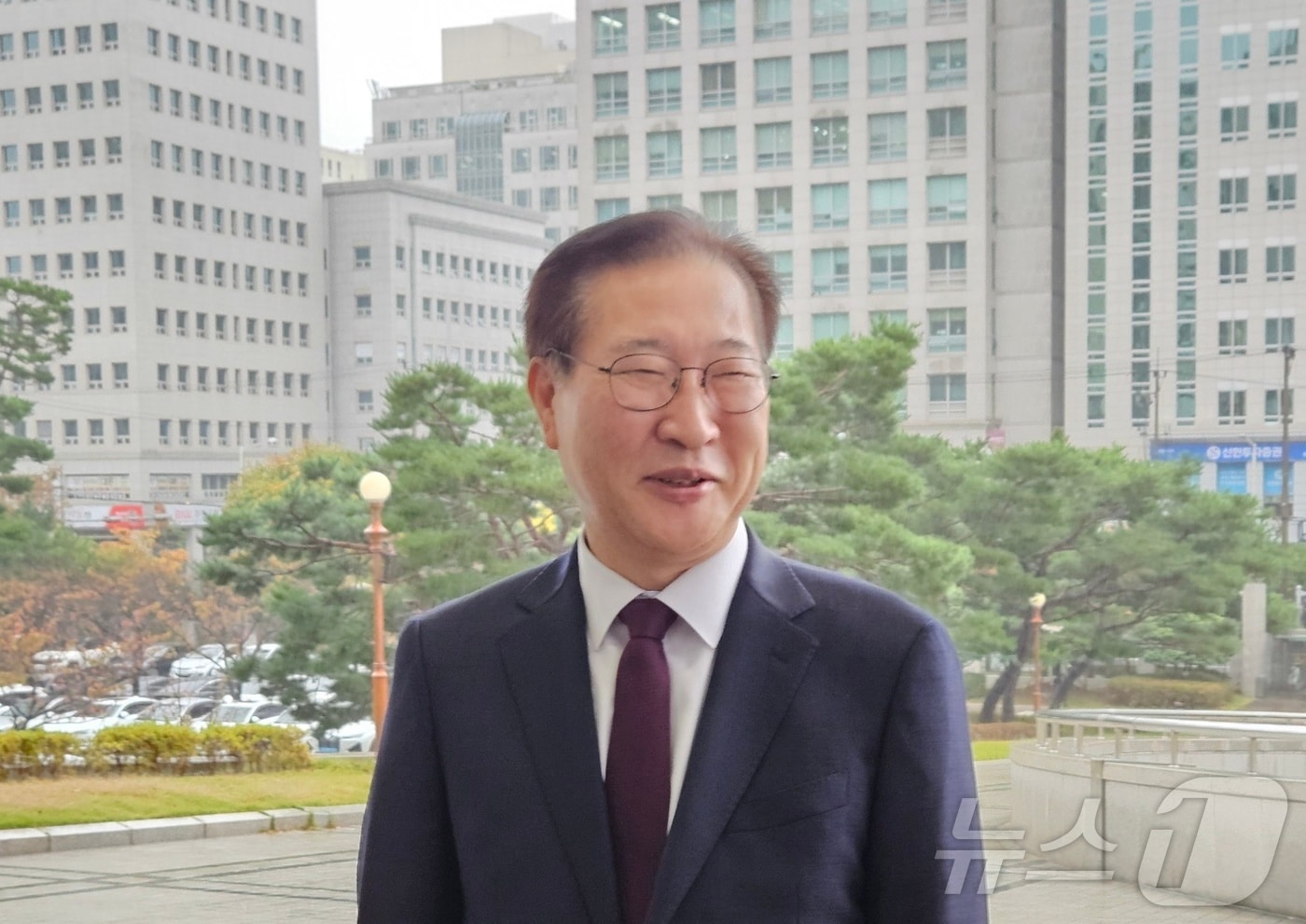 박성재 법무부 장관이 1일 부산 연제구 부산고등･지방검찰청에 방문해 취재진의 질문에 답변하고 있다. ⓒ News1 조아서 기자