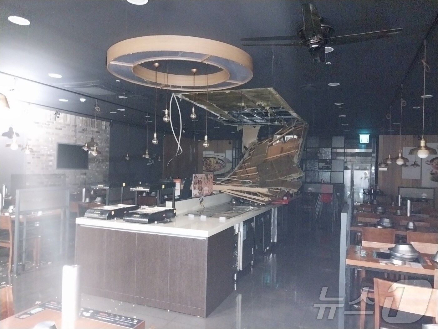 11일 오후 5시 25분쯤 인천 남동구 간석동 홈플러스 간석점에 입주해 있는 중식당에서 불이 났다.(인천소방본부 제공)2024.11.11/뉴스1 ⓒ News1 박소영 기자